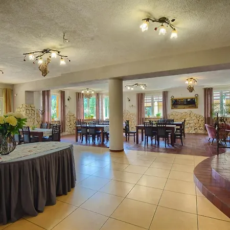 & Piano Guest house